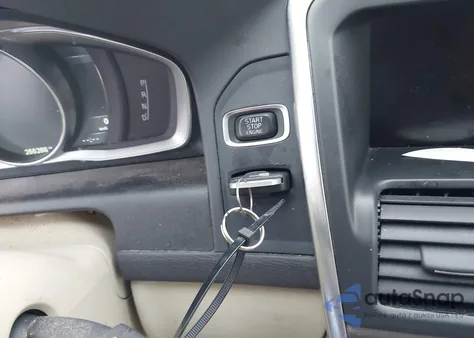 2015 Volvo Xc60 T5/T5 Premier z USA, uszkodzony, nr VIN YV4612RK3F2759064